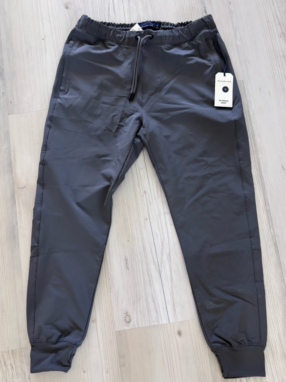 NWT Abercrombie Men’s Athletic Traveler Joggers, Size Small, Dark Grey
